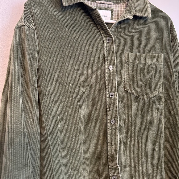 Women’s American Eagle corduroy button down - Picture 4 of 9